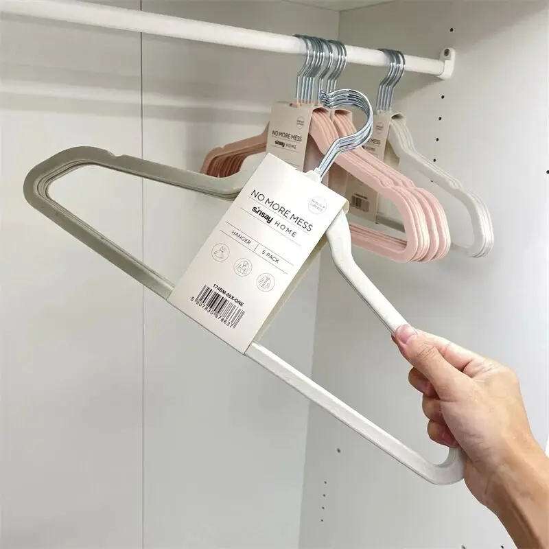 

Превосходное предложение 5 для домашнего использования. Половые противоскользящие вешалки для одежды и подушечки. Простой шлейф для пальто. Использование внутри и снаружи.