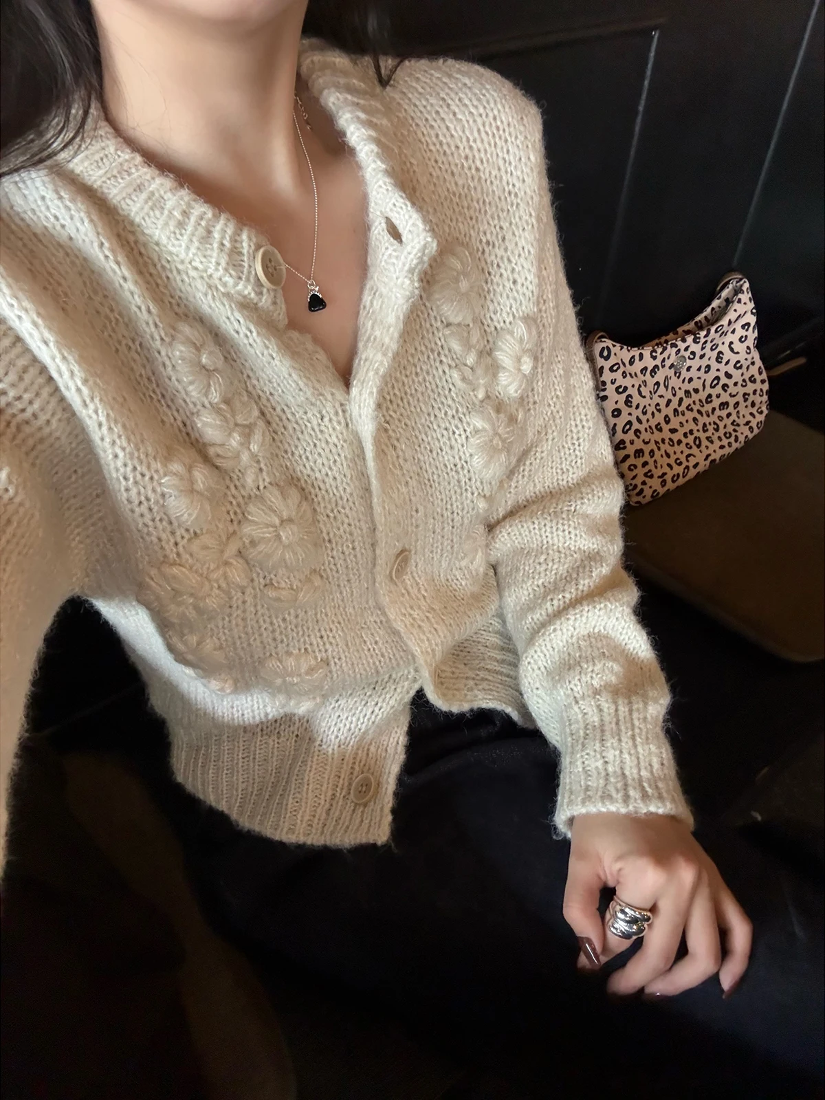 

Retro Korean Handmade Embroidery Flower round Ne Sweater Cardigan Long Sve Woolen Casual Sle V-Ne Button Decoration