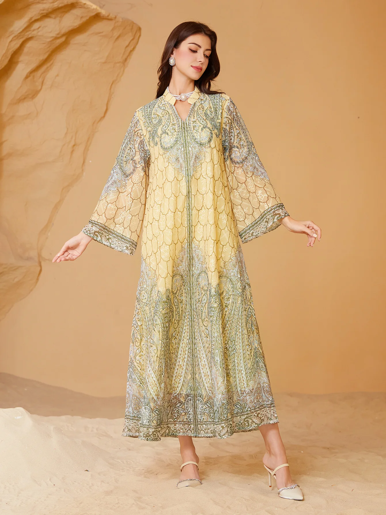 Middle East Ramadan Saudi Arabia Muslim Women's Robe Embroidered Cloth Printed Hot Diamond Women's Long Dress Abaya