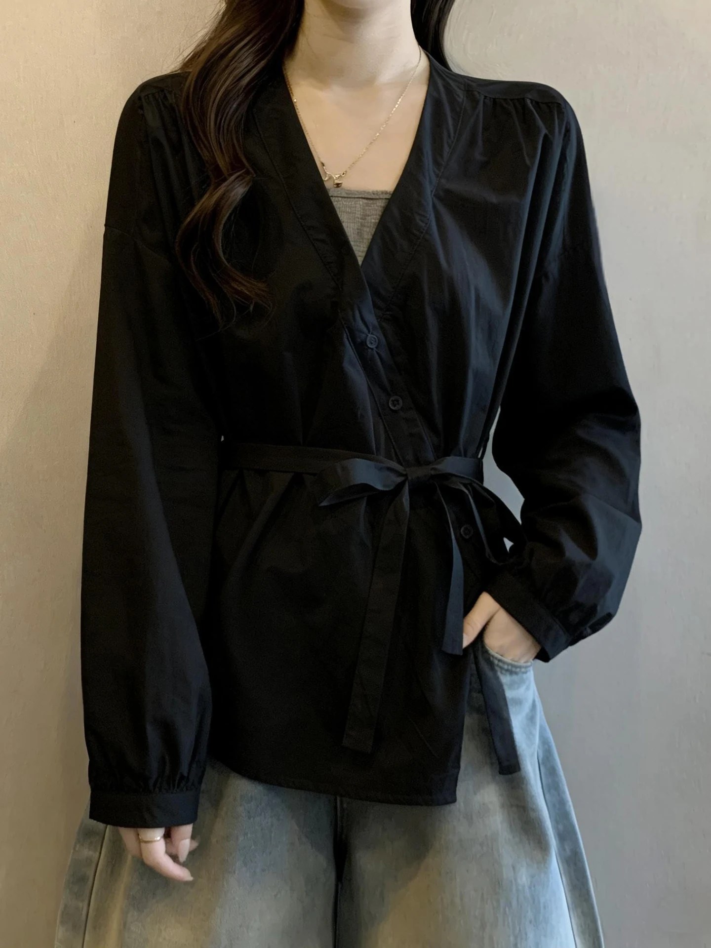 

Корейская женская блузка с V-образным вырезом и поясом, длинный рукав, весенняя, больших размеров, с эффектом похудения, удобная, дышащая, до плеч