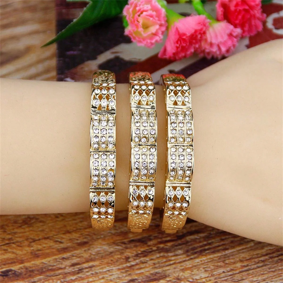 

A Lady Full Rhinestone Golden Bangle Girl Alloy Bracelet Moroccan Bridal Wedding Jewelry