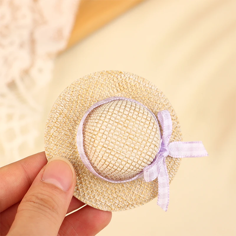 2 ピース/セットドールハウスビーチ帽子弓付きミニチュア人形麦わら帽子ミニ手織り帽子ドールハウスの装飾装飾品アクセサリー