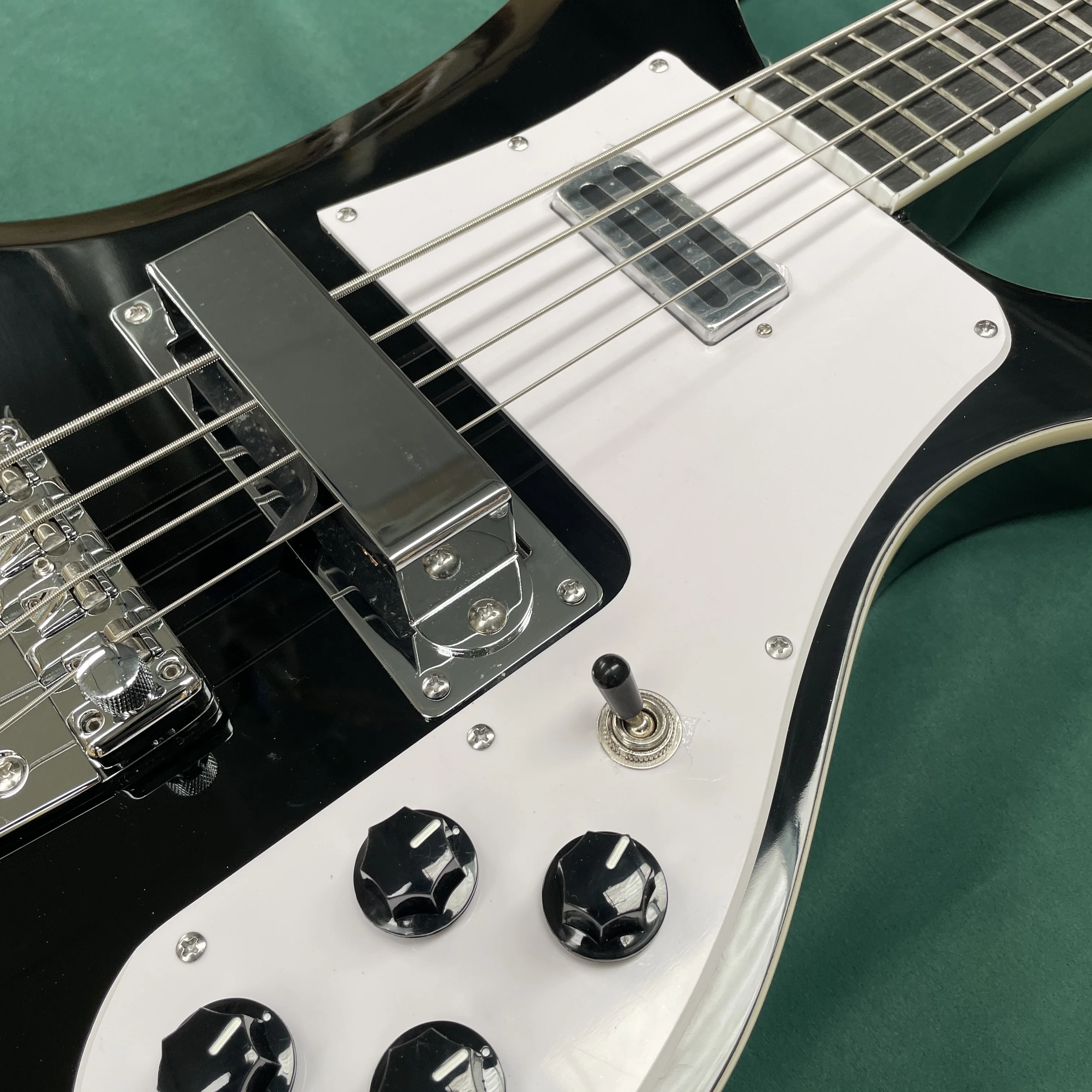 4-string electric bass guitar, white pickguard, rosewood fretboard with triangular inlays guitars, retro rock electric guitarra