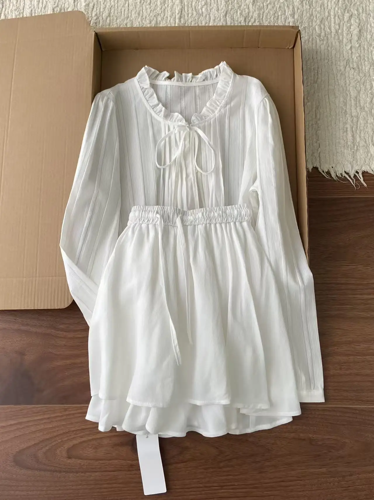 

Stunning White Shirt Short Skirt Set Archivejtou Elegant Style Skin-friendly Breathable Long Sleeve Floral Collar Formal Wome...