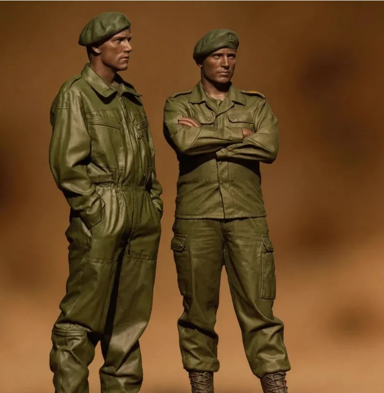 

1/35 Resin model kits（2 people）colorless and self-assembled A-2284