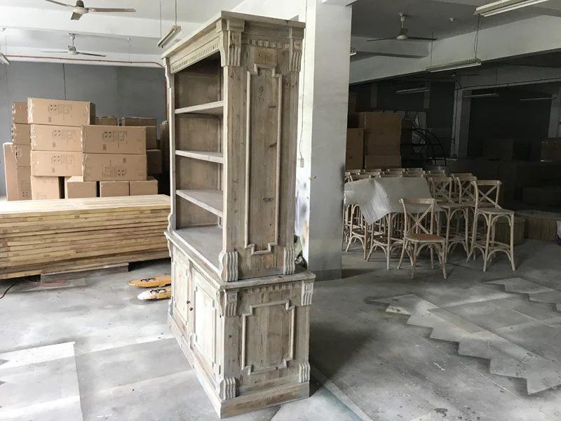 Rustikale, maßgeschneiderte Event- und Hochzeitsbar-Vitrinenmöbel aus recyceltem Holz
