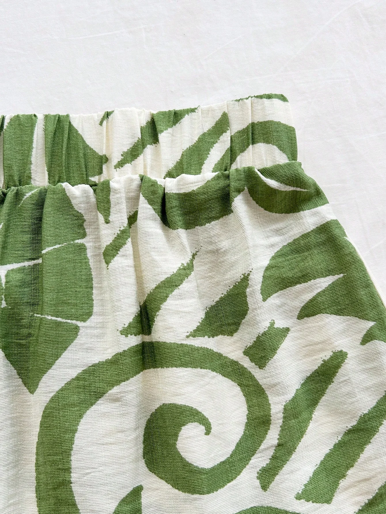 Damen 2-Teiliges Set mit Grün Bedrucktem Oberteil und Lässigen Grünen Shorts, Geeignet für Alltag, Urlaub, Feiertage und Verabredungen – Detail 6