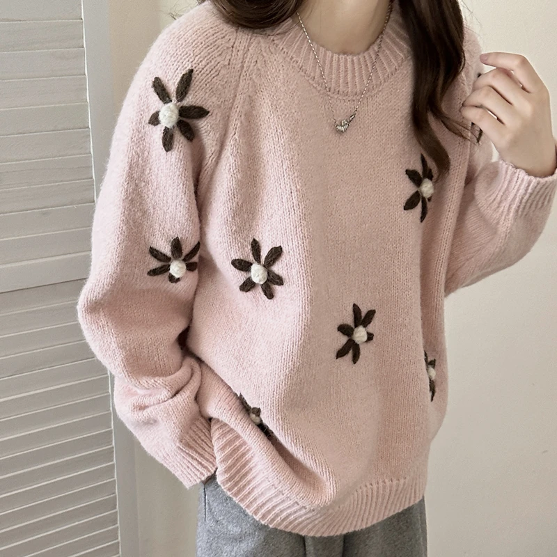 

Miiiix Autumn and Winter New Korean Vintage Flower Embroidered Soft Glutinous Sweater Loose and Lazy Versatile Knitted Top