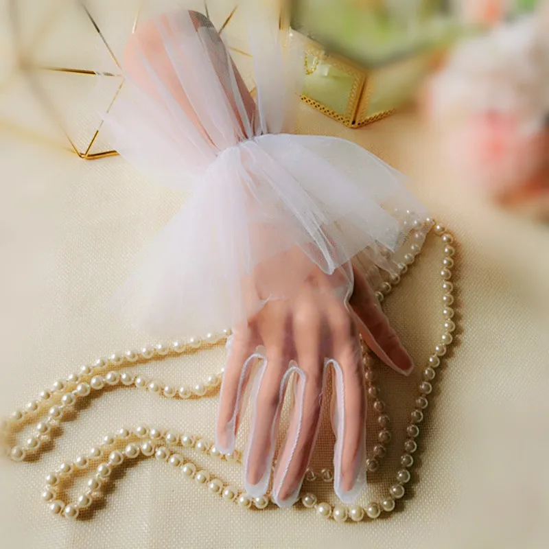 Short Sheer Tulle Gloves Wedding Bride Dress Gloves Fashion White Black Dot Transparent Mitten Wrist Length Bridal Gloves Women