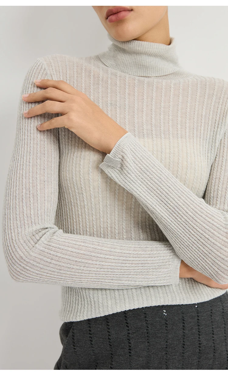 BY3621692 Damen Rollkragenpullover aus Wollmischung, Zopfmuster, lange Ärmel, Manschetten mit Kettendetail, dezenter Glanz, schmale Passform, Frühherbst – Detail 14