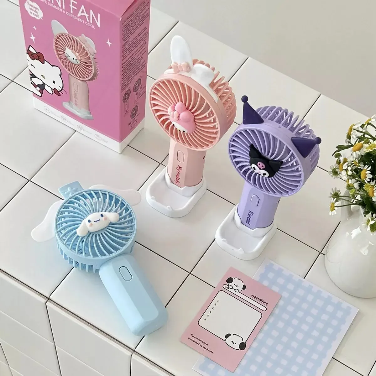 Anime ventilador de mão pochacco melodia cinnamoroll kuromi bonito moda dos desenhos animados mesa portátil carga usb ventilador refrigerador ar pequeno presente fãs