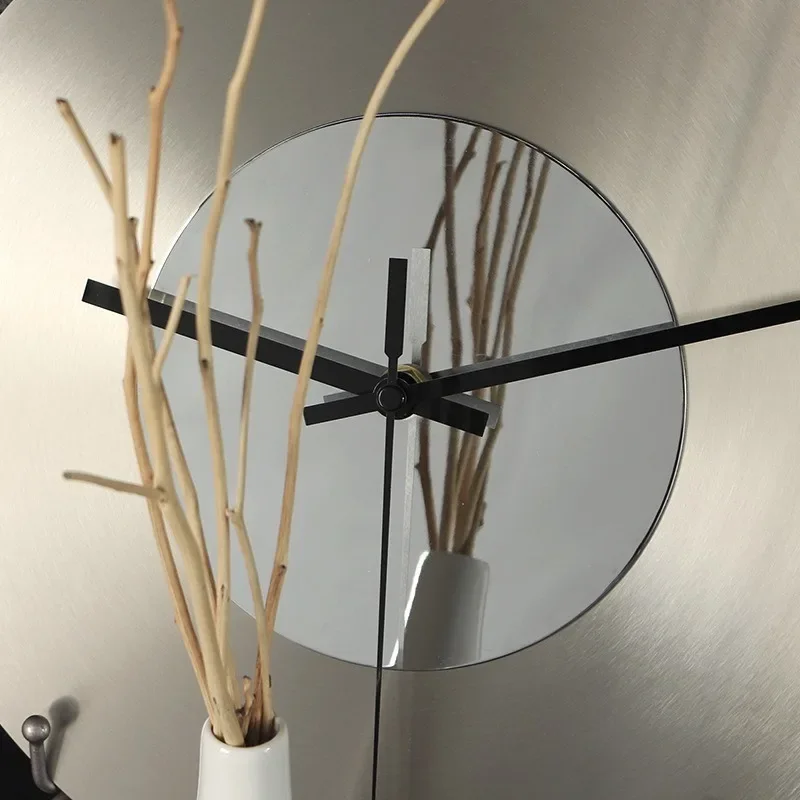 Metal Round Wall Clock Creative CD Design Nordic Noiseless Wall Clocks Elegant Luxury Room Decoration Watches Home Decoration