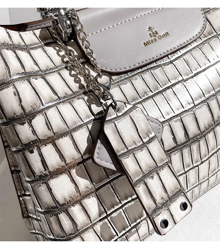 

Large Capacity Female Casual Tote Bag Fashion Striped Pattern Women's Handbag High Quality Lady Purse Shoulder Messenger Bag