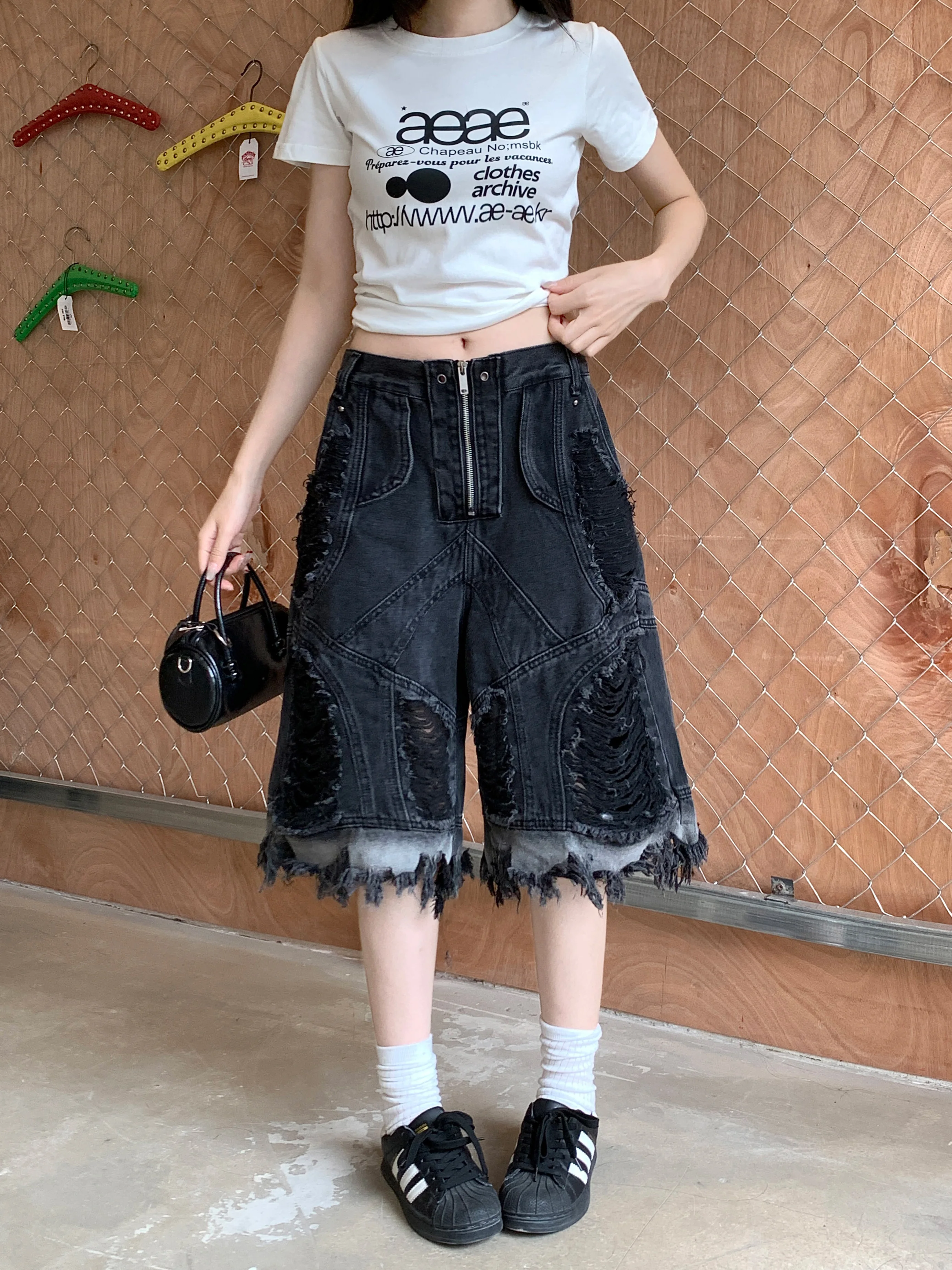 

Women's Black Zipper Splicing Ripped Jeans Retro Gothic Street-Old Washing Cropped Trousers Straight Loose Wide-Leg Mid-Leg Pant