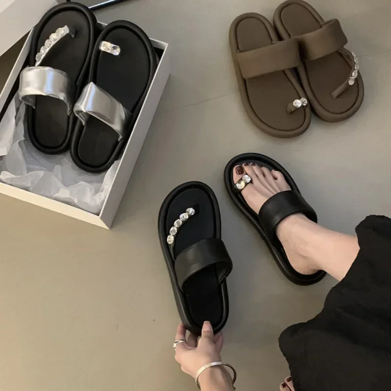 2025 letnie kapcie damskie moda eleganckie klipsy Toe mieszkania slajdy buty damskie Casaul Outdoor Beach Sandalias Flip Flop