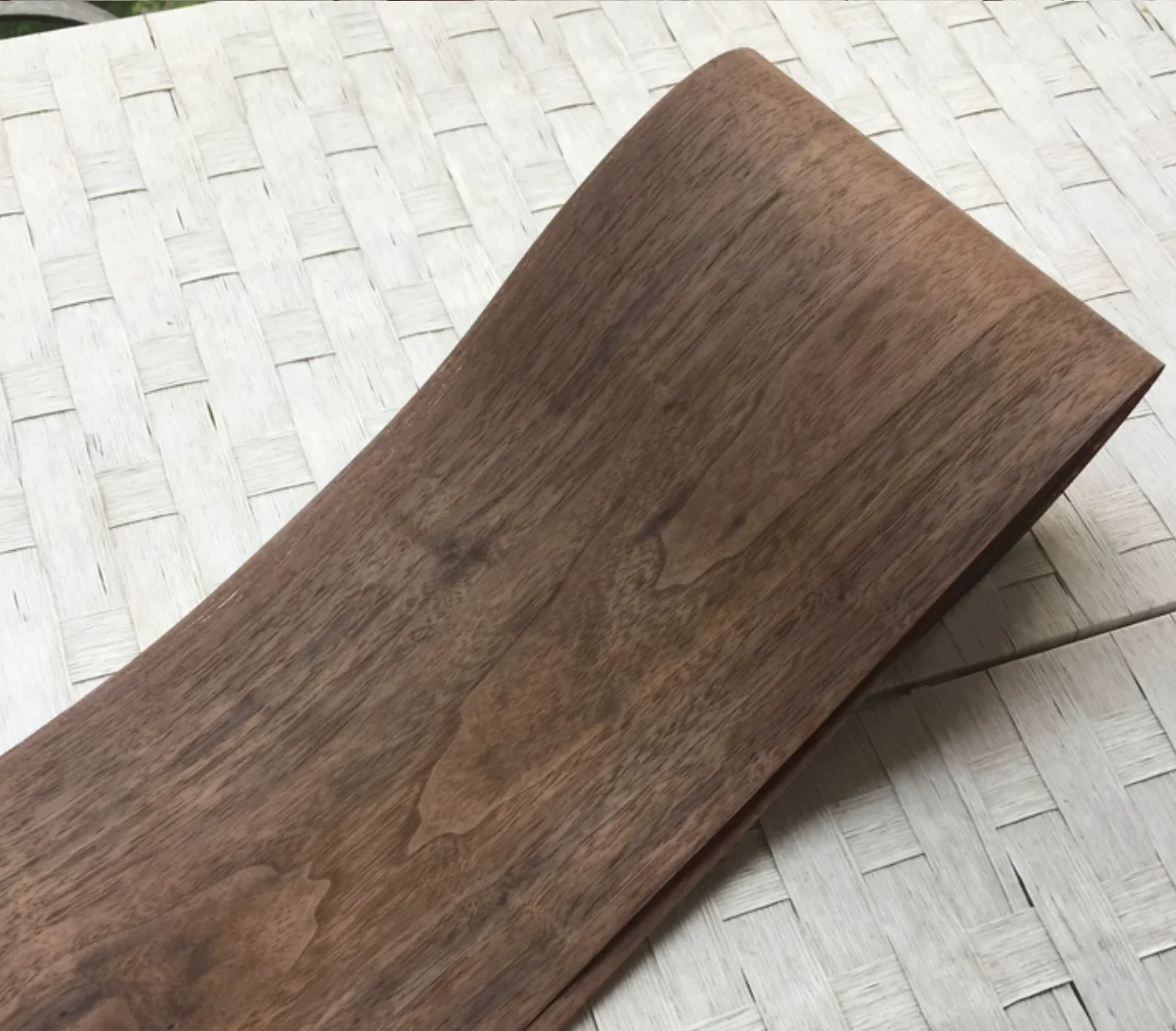 

L:2.5meters Width:150mm T:0.25mm North American Black Walnut Veneer Handmade Veneer For Acoustic Guitar Decoration