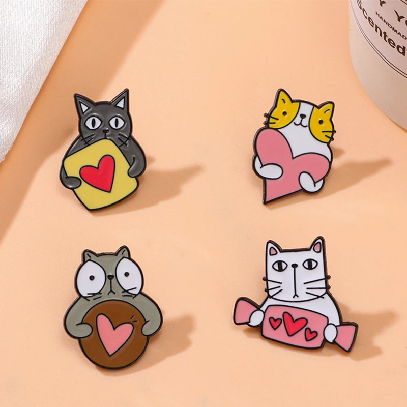 لطيف الحيوان القطط والحب القلب شارة المينا بروش دبابيس العصرية سبائك معدنية مضحك القط الحلوى تصميم التلبيب دبوس مجوهرات اكسسوارات #2