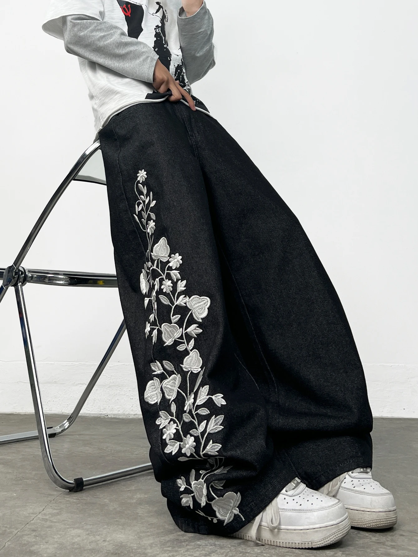 Men's American Retro Floral Embroidery Design Black Baggy Jeans Y2K Street Trendy Versatile Pants Available In Multiple Colors