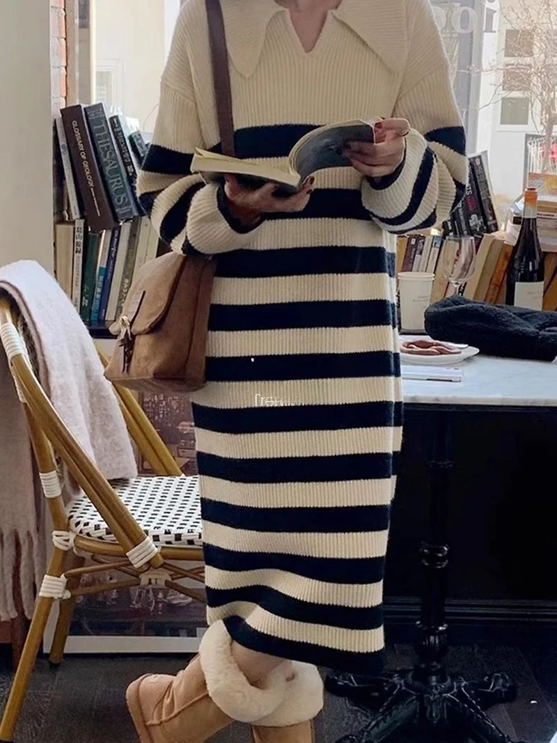 

Женское вязаное платье ROUJE KEFSS свободного кроя, миди, с воротником, черно-белое в полоску, в стиле Lazy, осенне-зимняя мода