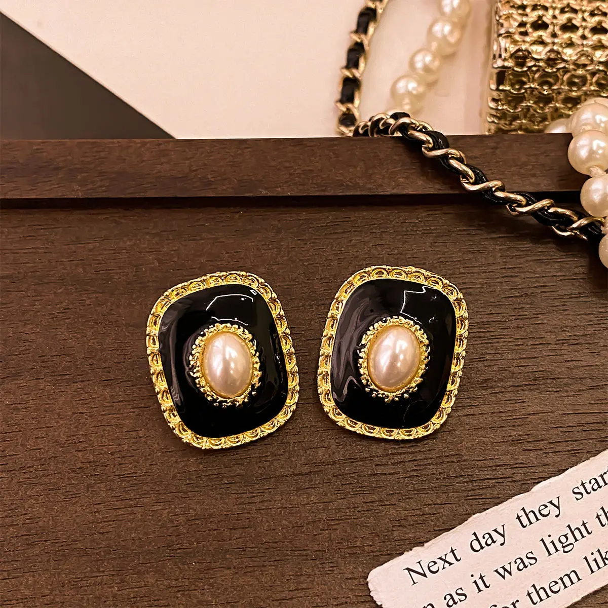Vintage Oval Imiation Pearl Earrings for Women Black Enamel Oil  Metal Square Earrings Party Trendy Geometry Jewelry Girls Gift