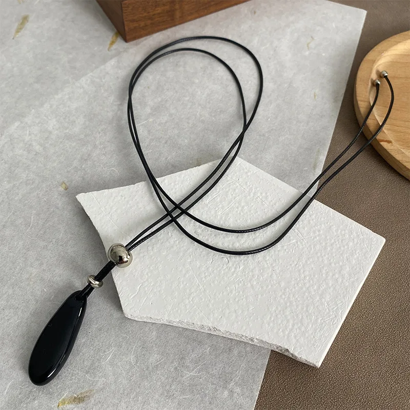 

2025 New Black Onyx Water Drop Pendant Long Necklace Light Luxury Design Sweatshirt Fashion Necklace