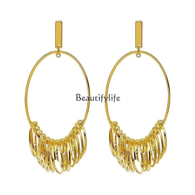 

Metal oval earrings have unique personality, fashion, light luxury and high-end earrings.