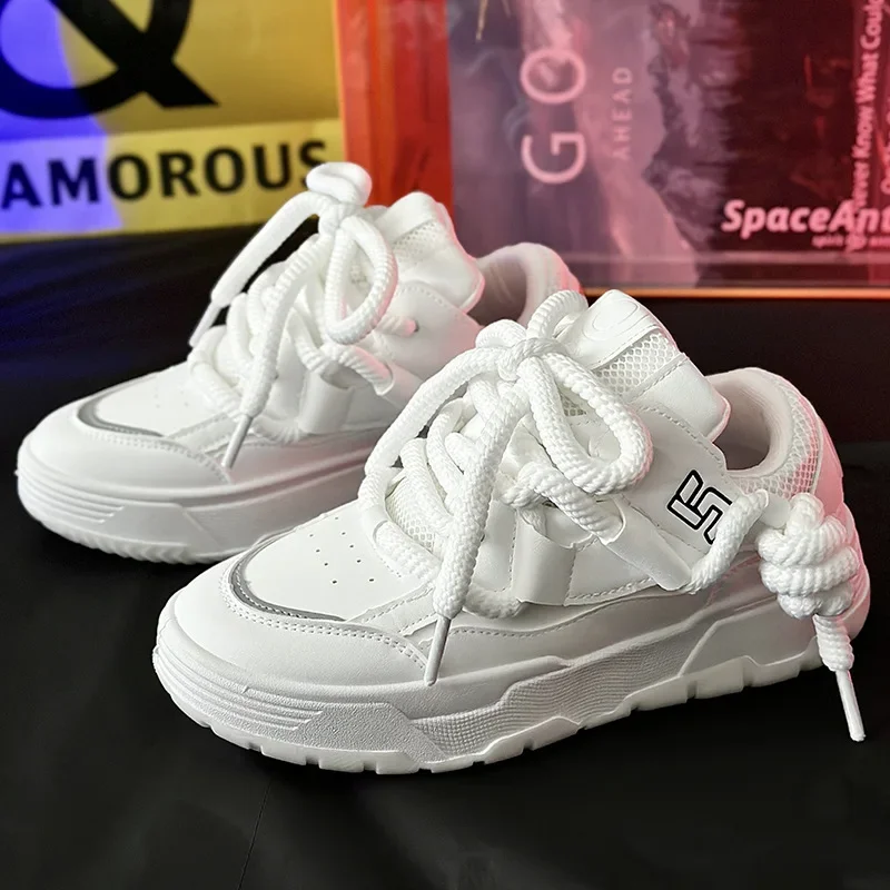 Luxury 2024 New Men's White Shoes Breathable and Comfortable Sports Shoes Shopping Fashion Versatile Casual Shoes sneaker