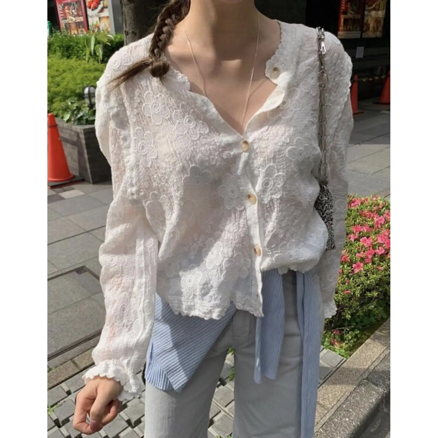 

Chic Lace Shirt Women's round Neck Embroidered Flower Design Sweet French Style Long Sleeve Regular Length Spring 2026