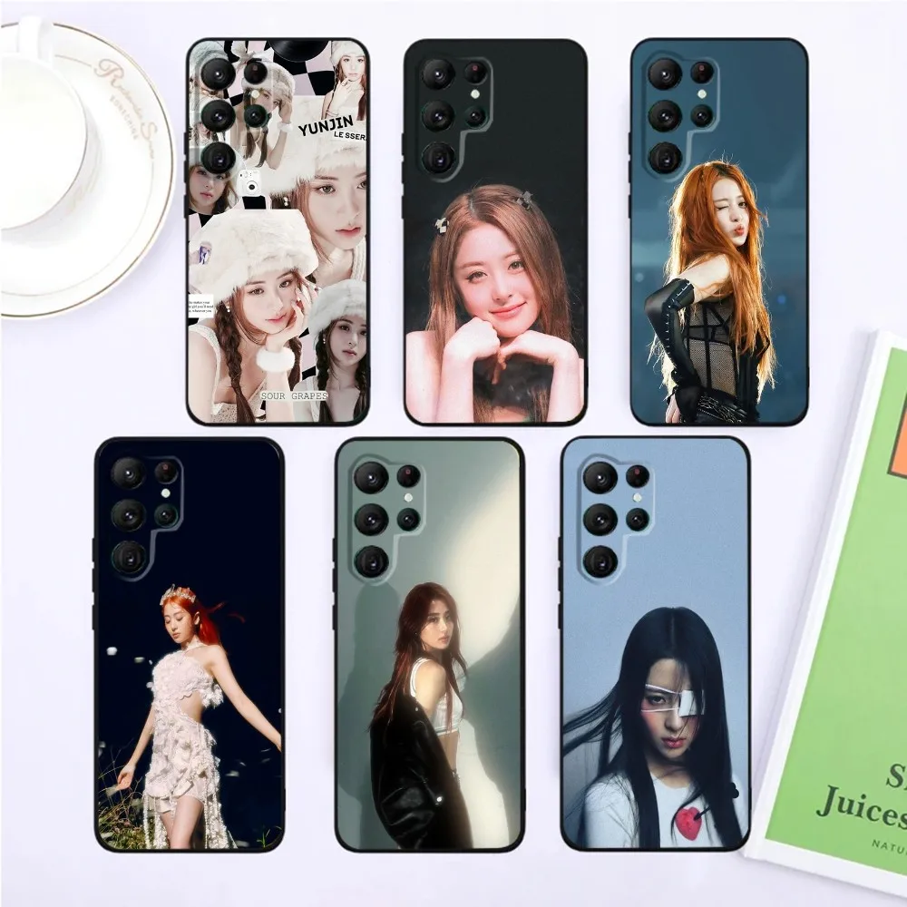 Kpop Huh Yunjin Phone Case For SamsungS24,S23,S22,S21,Ultra Pro S10,S30Plus,S9,20lite Black Cover