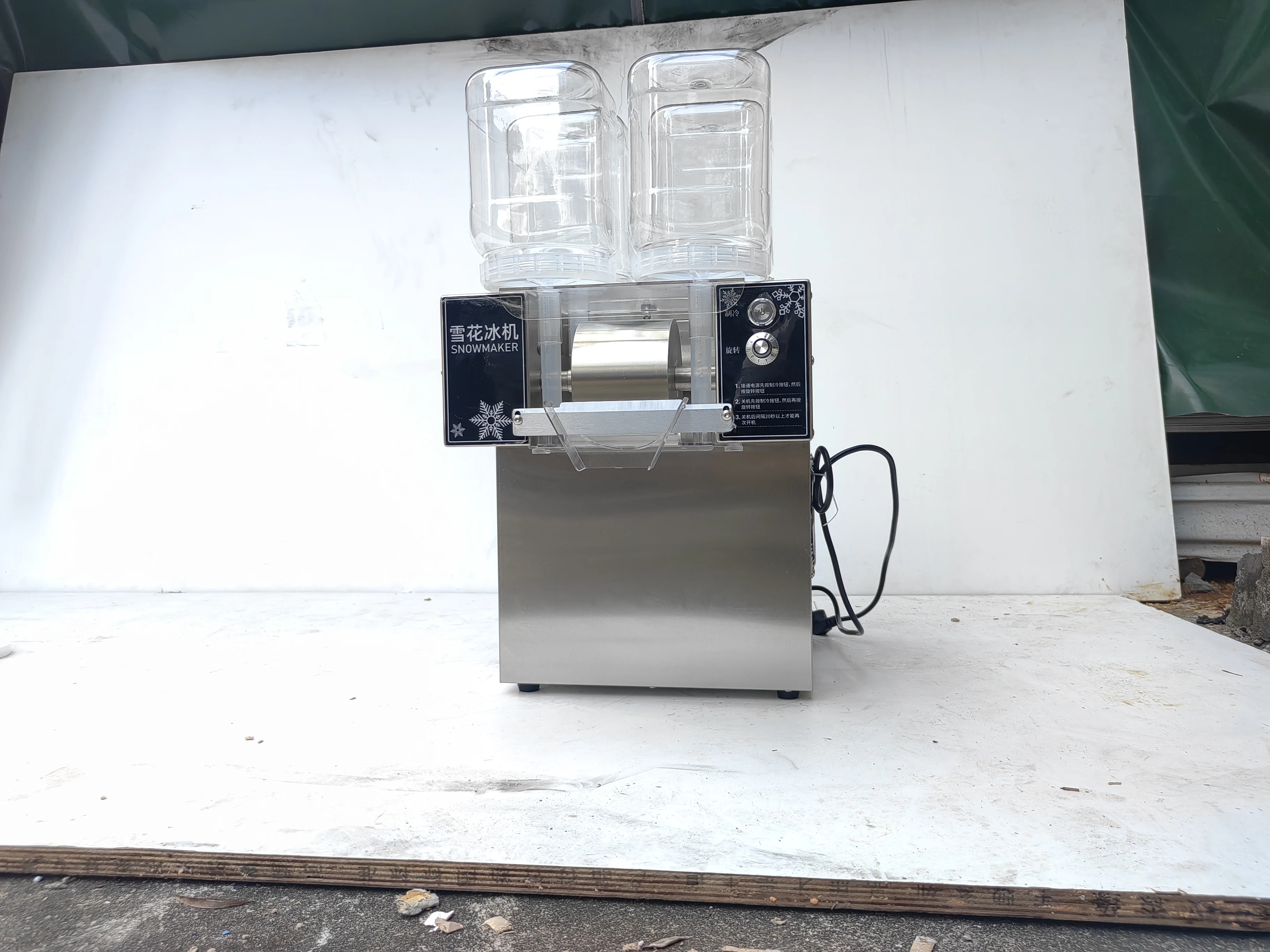 2025年ホットセールス 雪氷製造機 夏用高級スノーメーカーマシン