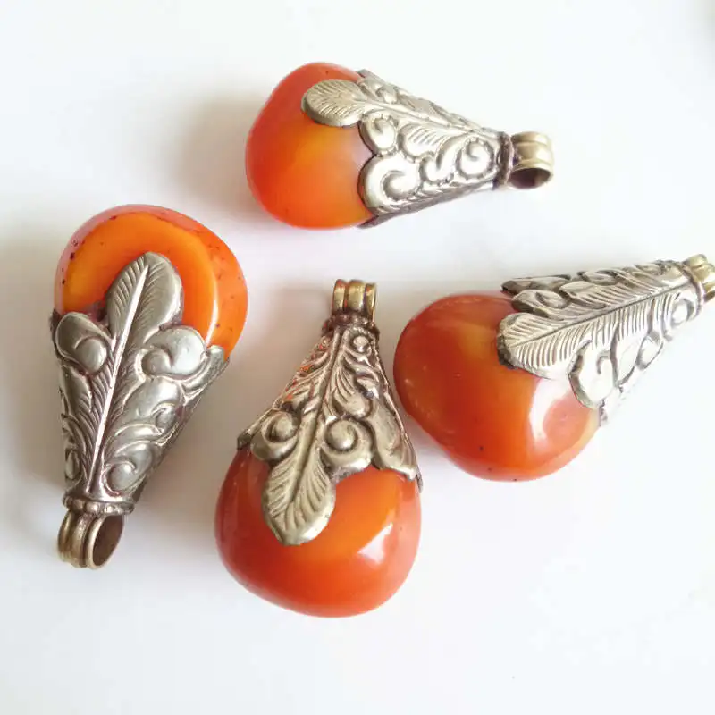 Vintage Simulated Resin Beeswax Vintage Drop Pendants TBP203