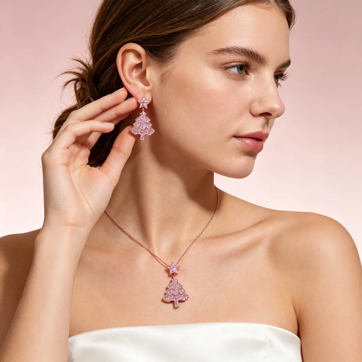 Glitzerndes, vollrosa Strass-Weihnachtsbaum-Halsketten- und Ohrring-Set für Damen, zartes, süßes Stern-Weihnachtsbaum-Schmuckset für Neujahr. – Detail 12