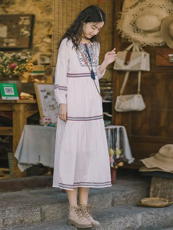 Spring Autumn Vacation Tourism O- Neck Dress Women Loose Elegant Ethnic Lantern Sleeve Cute Embroidered Floral Bohemia Dresses