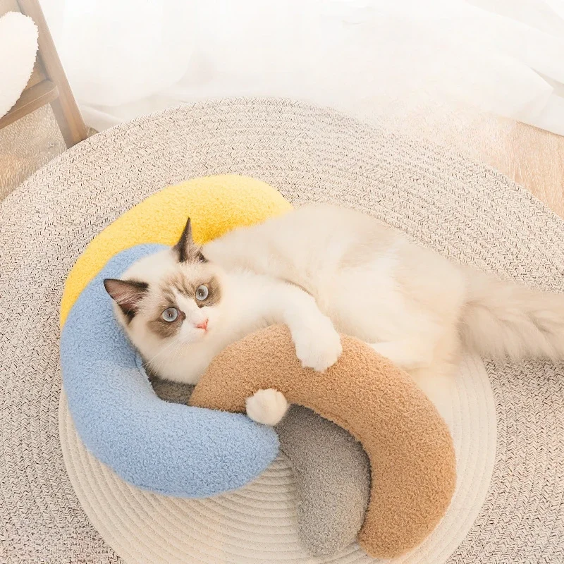 Pet Home Products Small Pillow Soft Cat and Dog Universal Pillow Creative Crescent Shaped Cervical Protection Pet Products