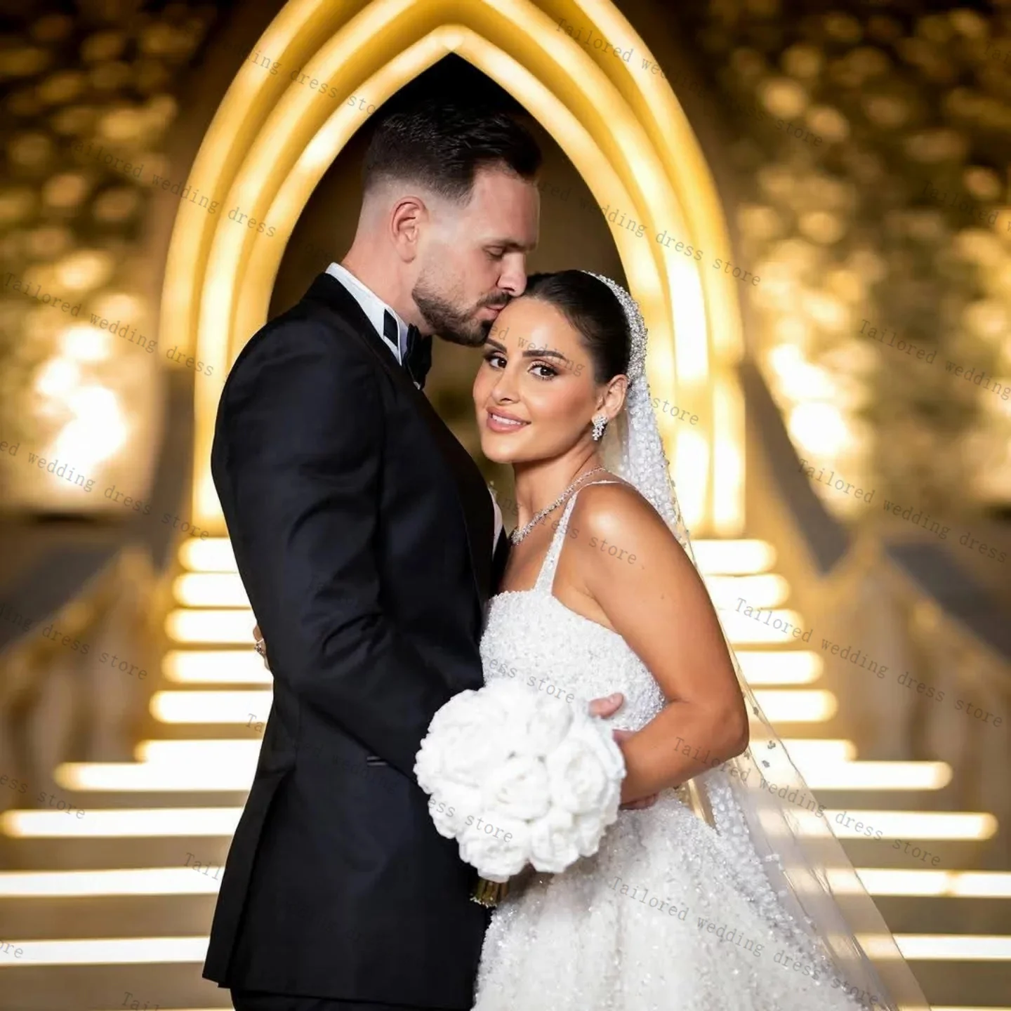 Cristalli di lusso Pietra Abiti da sposa da donna Glitter Sexy scollo quadrato senza maniche Abito da sera da sposa Abito personalizzato con lacci sul retro