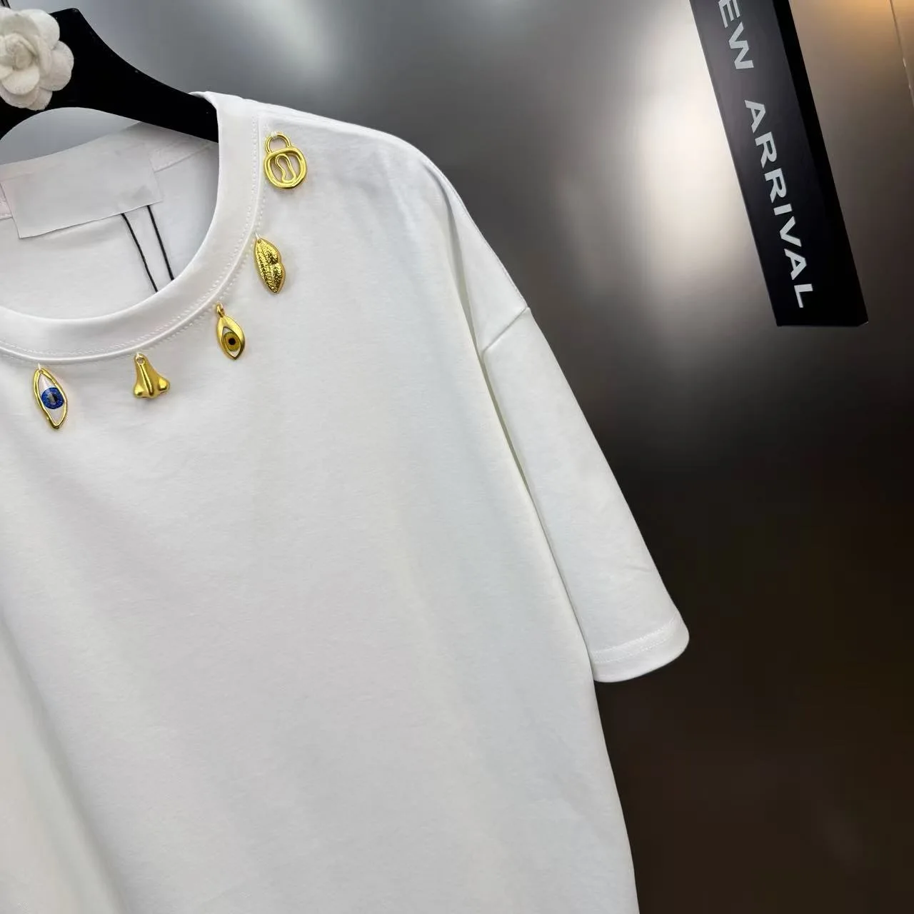 2025 الخريف تي شيرتات قصيرة الاكمام الثقيلة مشبك معدني الديكور تنوعا قطنية عالية الجودة فضفاضة موضة أسود أبيض عادية التي شيرت فتاة #3