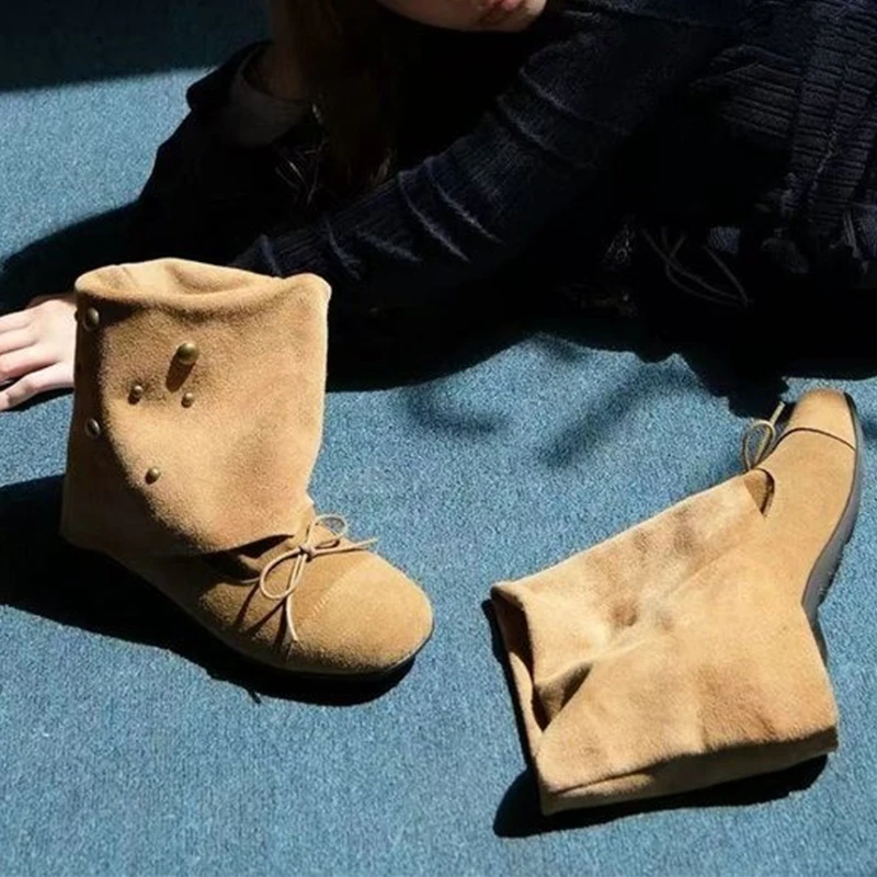 القوس النساء حذاء من الجلد مصمم حذاء مسطح امرأة 2025 الشتاء الاتجاه حذاء رياضة أحذية تشيلسي عادية رياضة المشي قصيرة بوتاس موهير