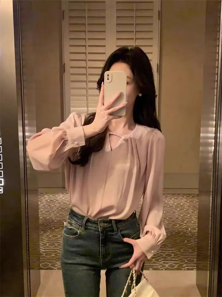 Autumn Spring Office Lady Blouse Elegant Korean Fashion Long Sleeve Shirt Women\'s Tops White Pink With Pearl Female Office Wear