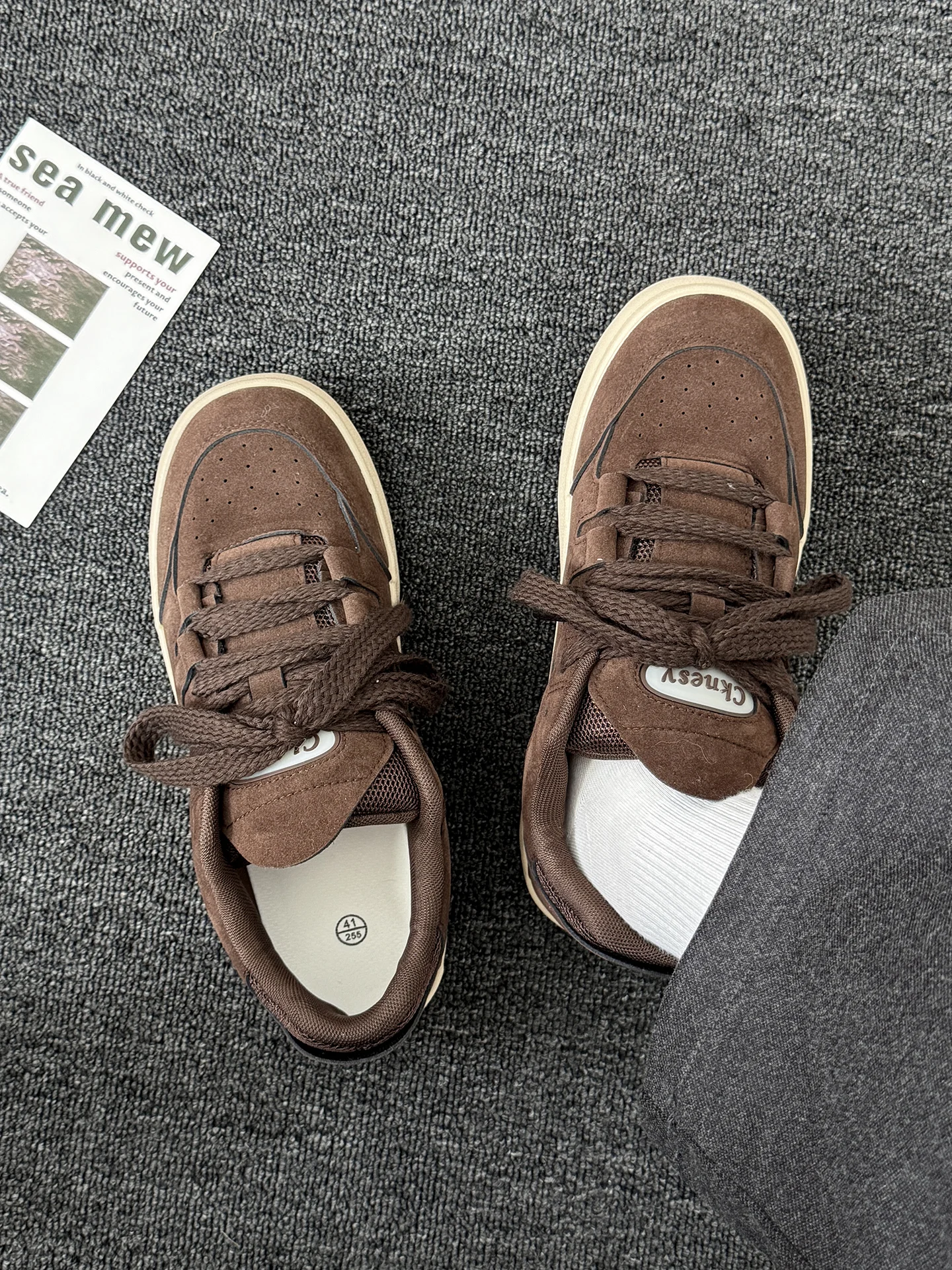 sneakers-comode-da-uomo-marroni-stile-retro-primavera-2026-traspiranti-con-fondo-spesso-e-rialzo-versatili-per-ogni-occasione