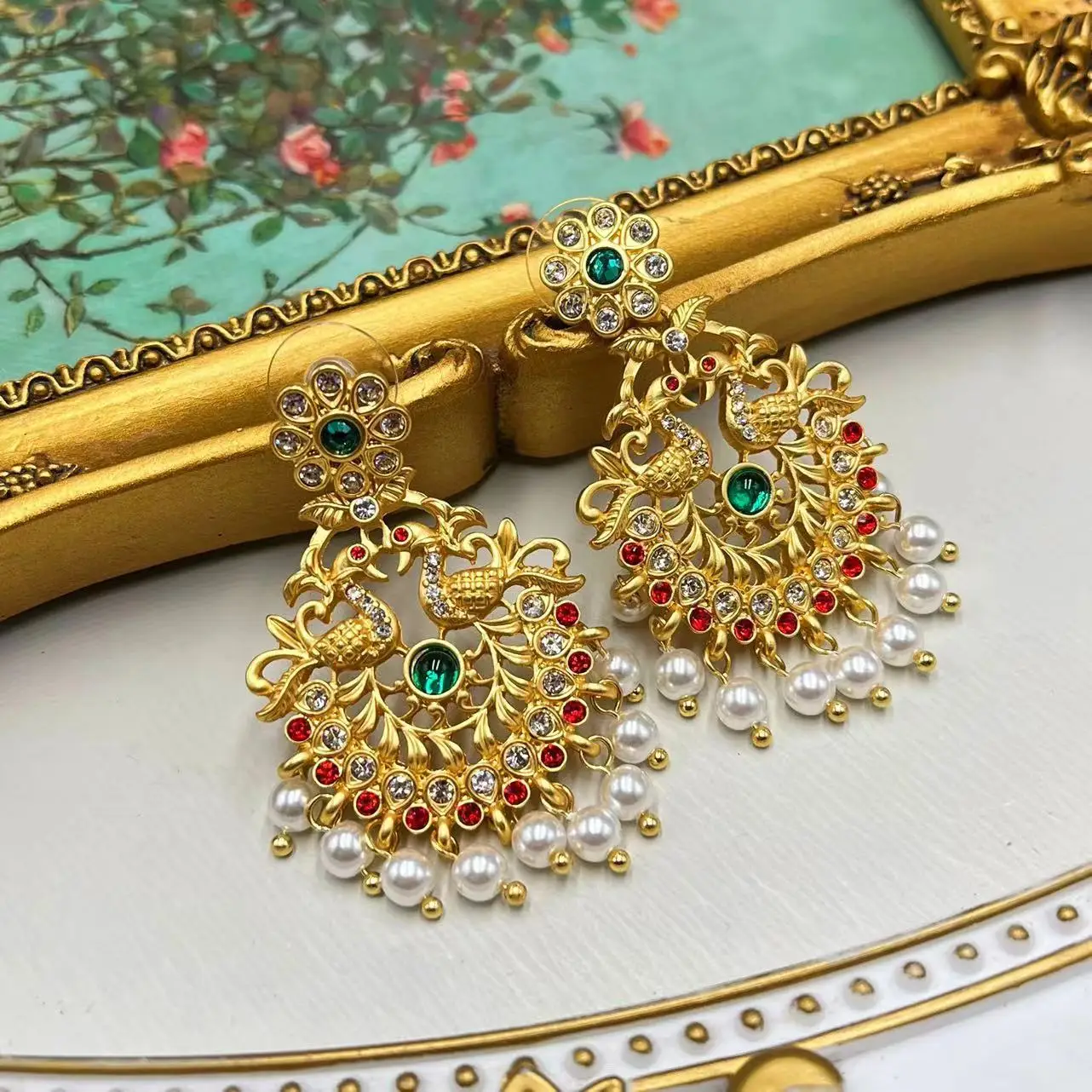 Mittel alte Vintage Ornament Quaste Perle hohl einfach Gold Französisch Mandarine Enten spielen im Wasser Licht Luxus Ohrringe