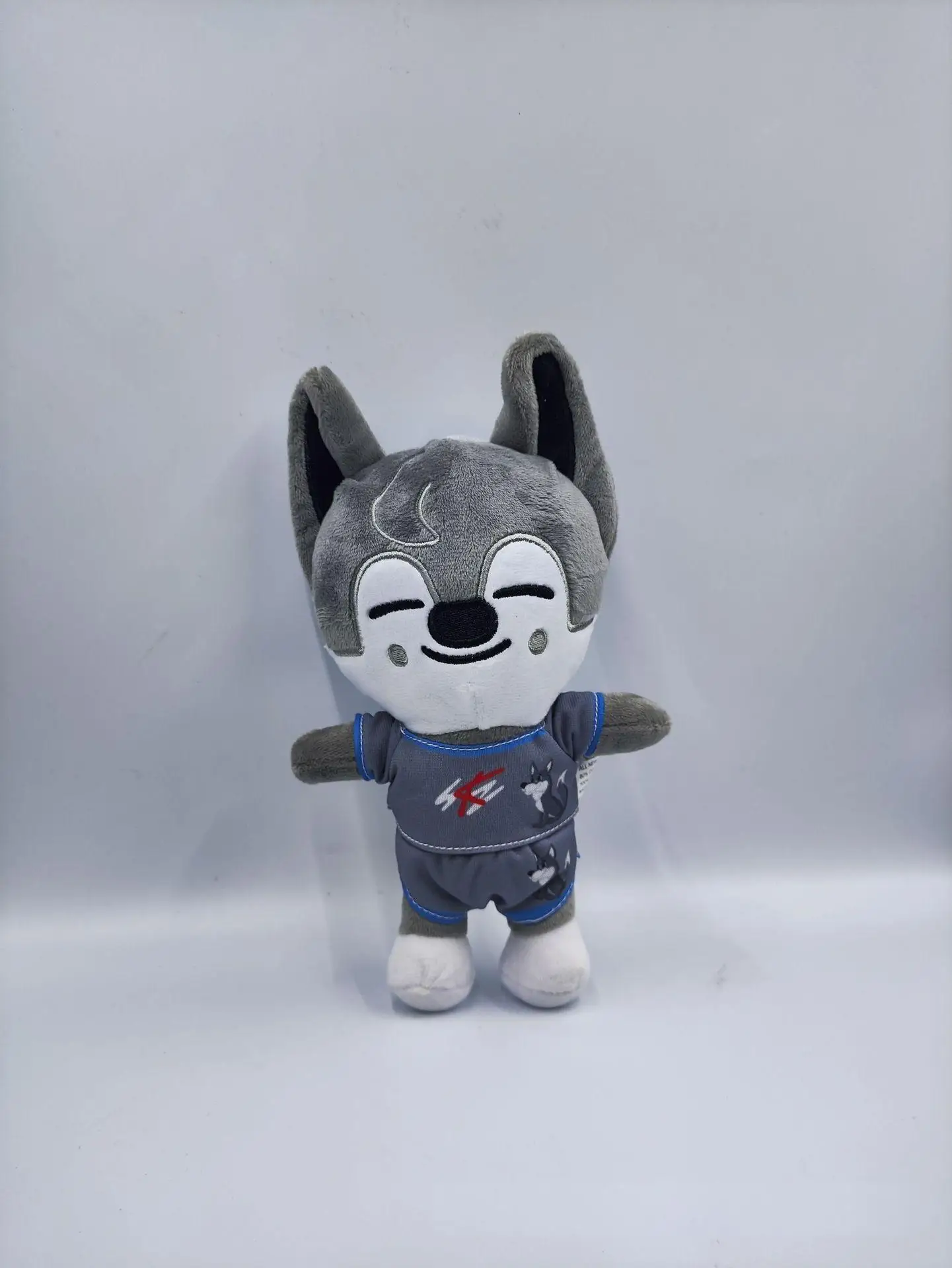 ตุ๊กตาสกซู 20 ซม. ตุ๊กตาสเตรย์คิดส์ วูล์ฟ ชาน ตุ๊กตาการ์ตูนสัตว์น่ารัก ของเล่นตุ๊กตาสำหรับเด็ก ผู้ใหญ่ และแฟนคลับ