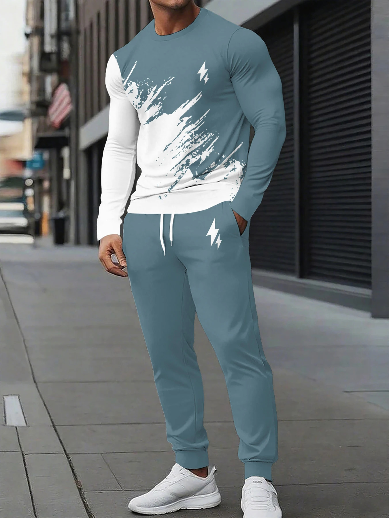 

The new men's round-neck sweatshirt set for Spring and Autumn features street fashion comfort and gradient printing