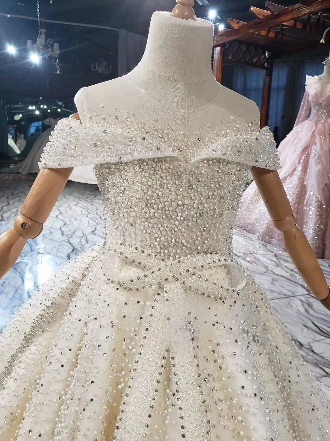 Custom Luxury Flower Girl Dress Wedding Birthday Party Pageant Catwalk Off Shoulder Full Pearl Big Bow White Long Train Kids Gow