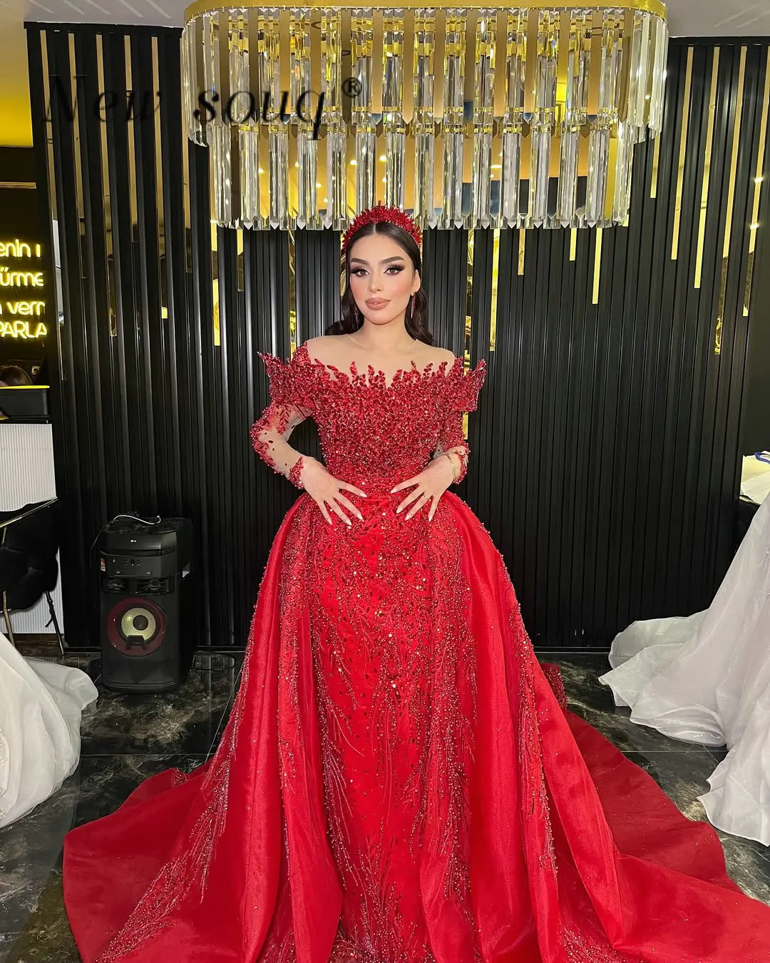 فساتين حفلات الزفاف العربية الأنيقة بحورية البحر باللون الأحمر مع ذيل قابل للانفصال 2025 فساتين سهرة رسمية مخصصة بكريستال متألق