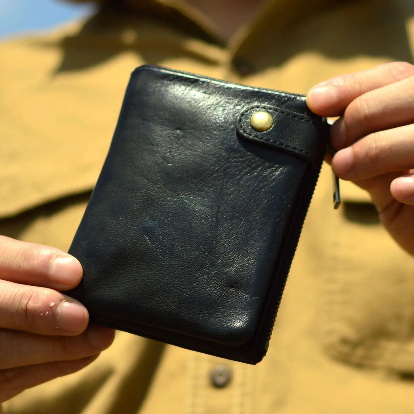 aetoo-men's-short-leather-wallet-vegetable-tanned-top-grain-cowhide-casual-money-clip-vertical-style-youth-student-style-sn
