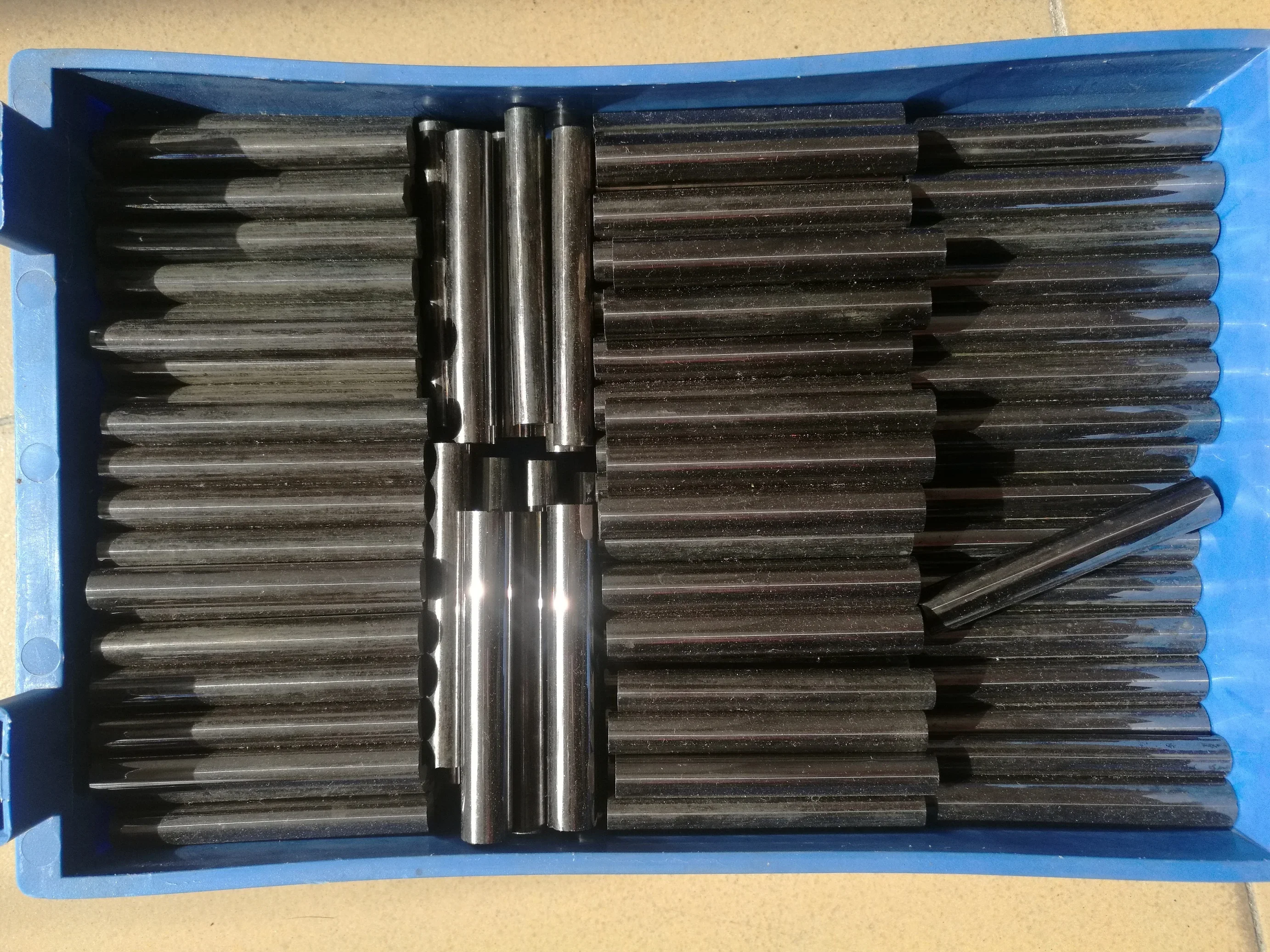 

Cermet milling cutter, blackened, more durable, black cermet milling cutter, coated