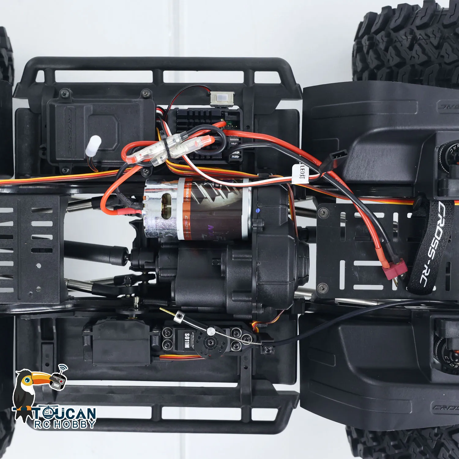 CROSSRC 4WD RC 1/8 Crawler Climbing Car 4X4 EMO X Model zdalnie sterowany Dwubiegowy pojazd terenowy z systemem oświetlenia Zabawka silnikowa