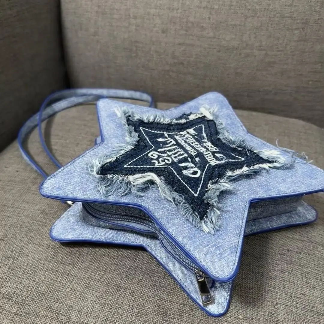 حقيبة ظهر من الدنيم باللون الأزرق على شكل نجمة خماسية مع حروف مطرزة، حقيبة كروس Y2K متعددة الوظائف