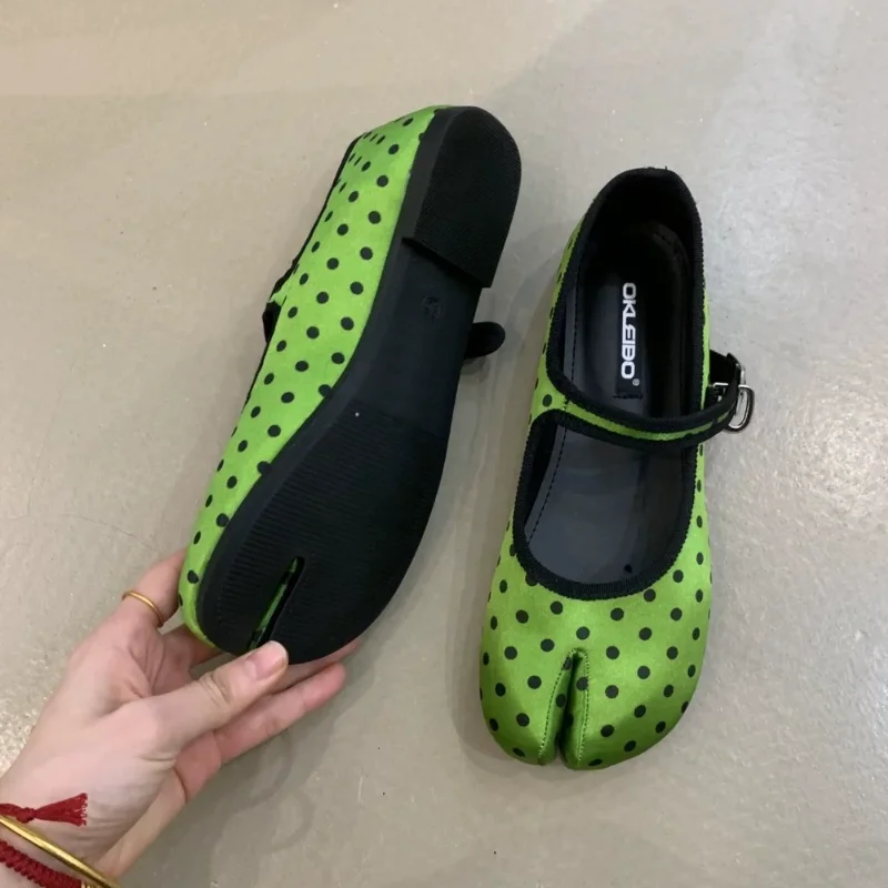 

Polka Dot Women Flats Mocasines Ballerina Shoe Japanese Style Tabi Ninja Shoes Split Hoof Toe Boat Shoes Female shoes