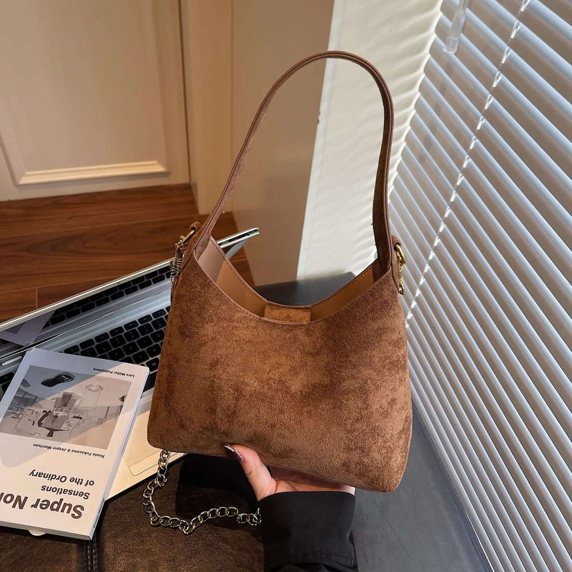 

Solid Color Faux Suede Women's Handbags 2025 Autumn New Design Chains Single Shoulder Bag Minimalist Commuting Messenger Bags